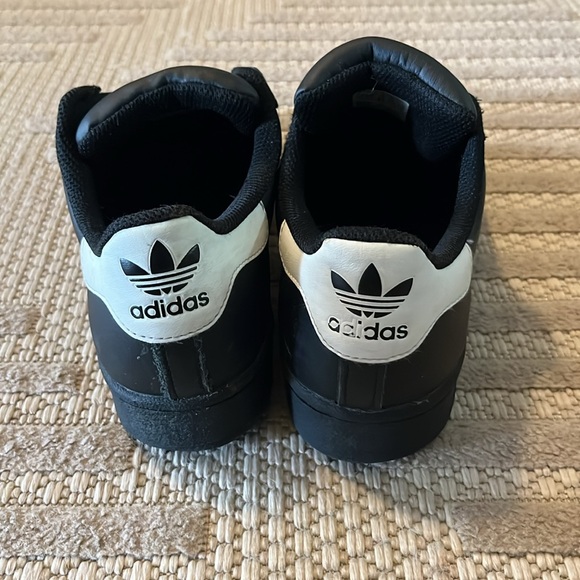 Kids size 7 hard shell Adidas - Picture 3 of 4
